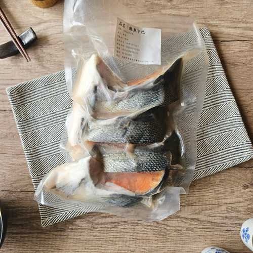 智利鮭魚下巴